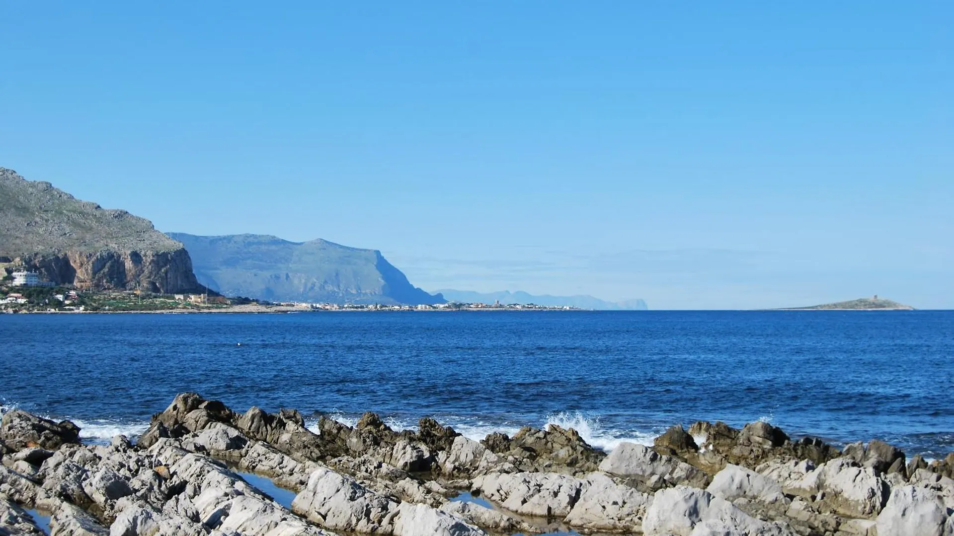 Apartment Casa Punta Barcarello, Sferracavallo Fronte Mare E Tramonti Da Sogno, A Due Passi Dalla Splendida Spiaggia Di Mondello