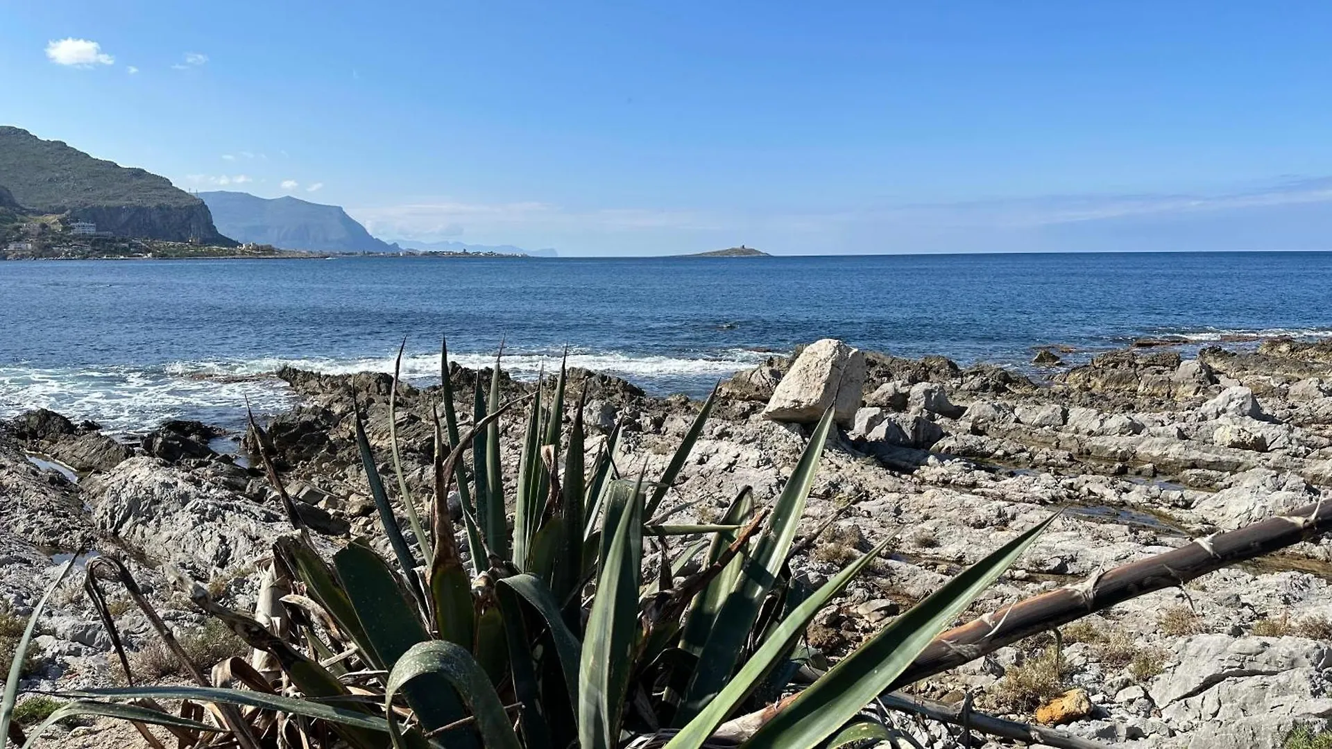 Apartment Casa Punta Barcarello, Sferracavallo Fronte Mare E Tramonti Da Sogno, A Due Passi Dalla Splendida Spiaggia Di Mondello